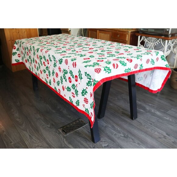 Vintage Christmas Tablecloth Table Cloth Rectangular Holly Leaves & Berries - Picture 4 of 4